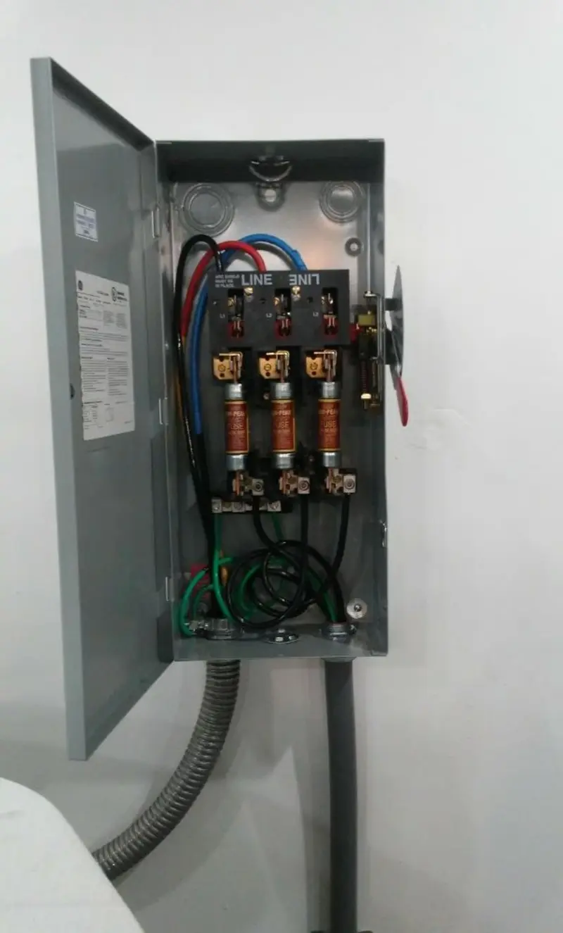 Three-phase disconnect switch installed for Smoke Detector Installation in Archbold